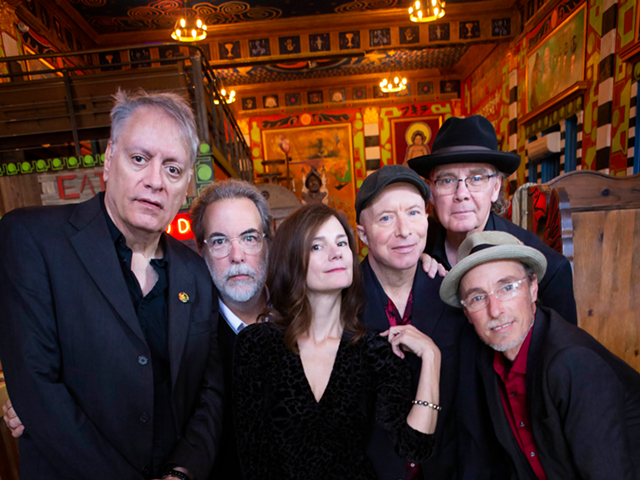 10,000 Maniacs — with Longtime Singer/Violinist Mary Ramsey — to Play Intimate Cincinnati Concert This Week
