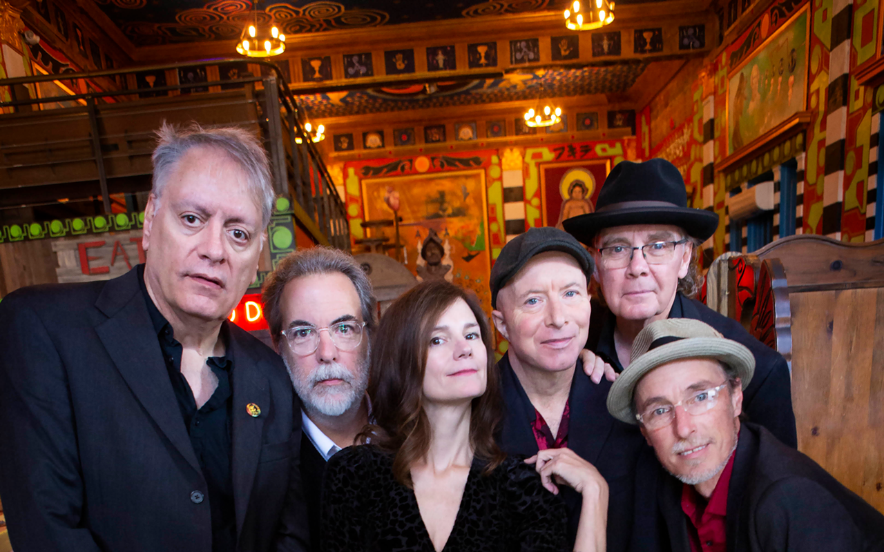 10,000 Maniacs — with Longtime Singer/Violinist Mary Ramsey — to Play Intimate Cincinnati Concert This Week