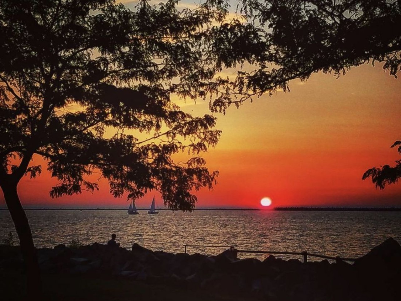 E55 On The Lake
5555 North Marginal Road, Cleveland
Cleveland Metroparks has totally revived this beautiful lookout point of Lake Erie by adding a bar, restaurant and bait shop to this spot. There&#146;s also live music on Saturdays and some of the best views in town.
Photo via @WonderWoman415/Instagram