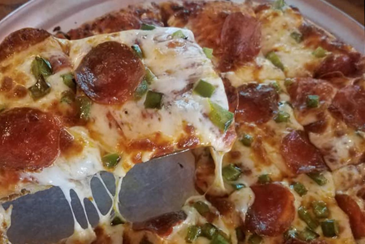 Fort Thomas Pizza & Tavern
This Northern Kentucky neighborhood pizza spot is serving up all their favorites via pick-up and delivery. Some of their speciality pizzas include the California Ranch and the Buffalo Chicken. Delivery available via DoorDash.Photo via Facebook.com/FortThomasPizza