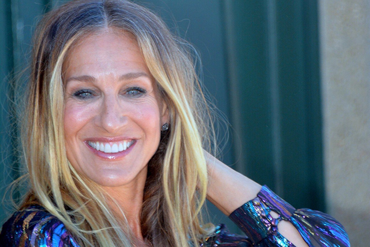 Sarah Jessica Parker
Popular actress, producer and designer well-known for her starring role in hit HBO television series Sex and the City as Carrie Bradshaw. She was born in Nelsonville, Ohio in 1965 and attended the School for Creative and Performing Arts.