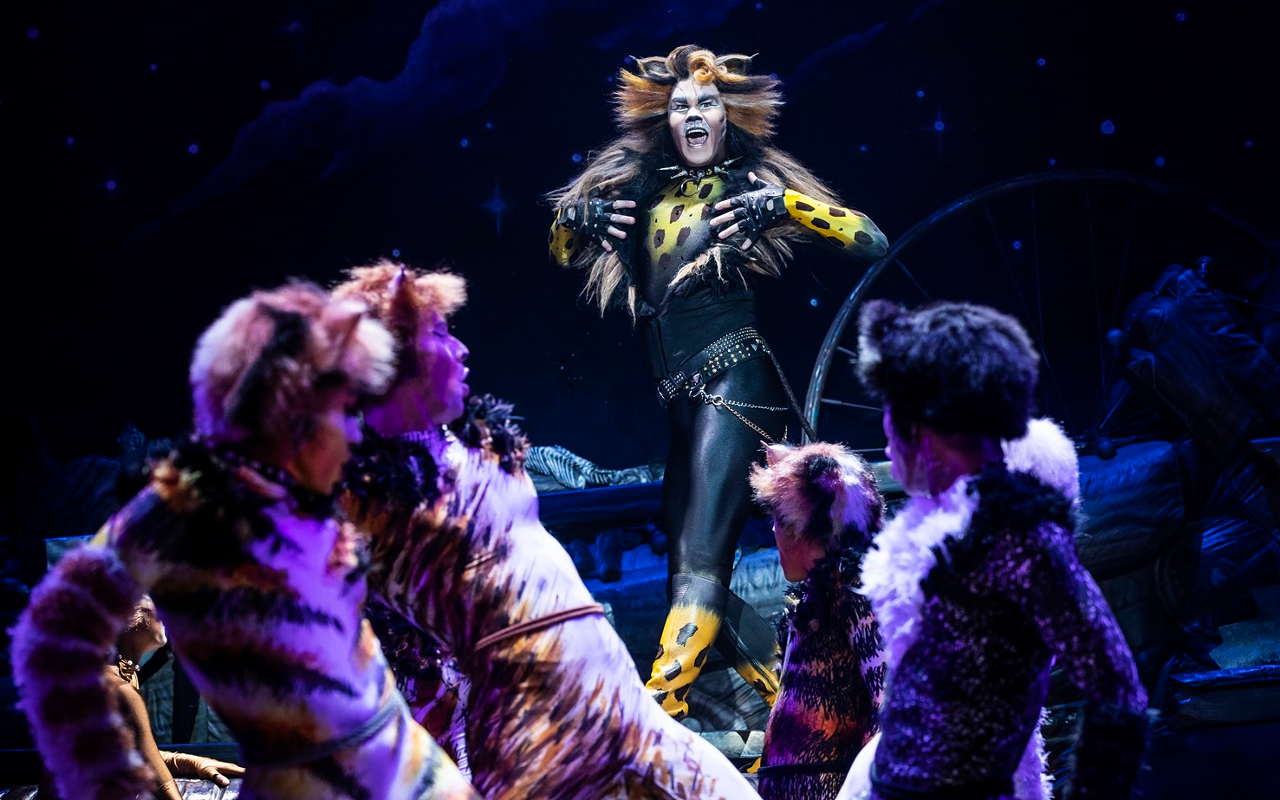 McGee Maddox as Rum Tug Tugger and the North American Tour Company of "Cats"