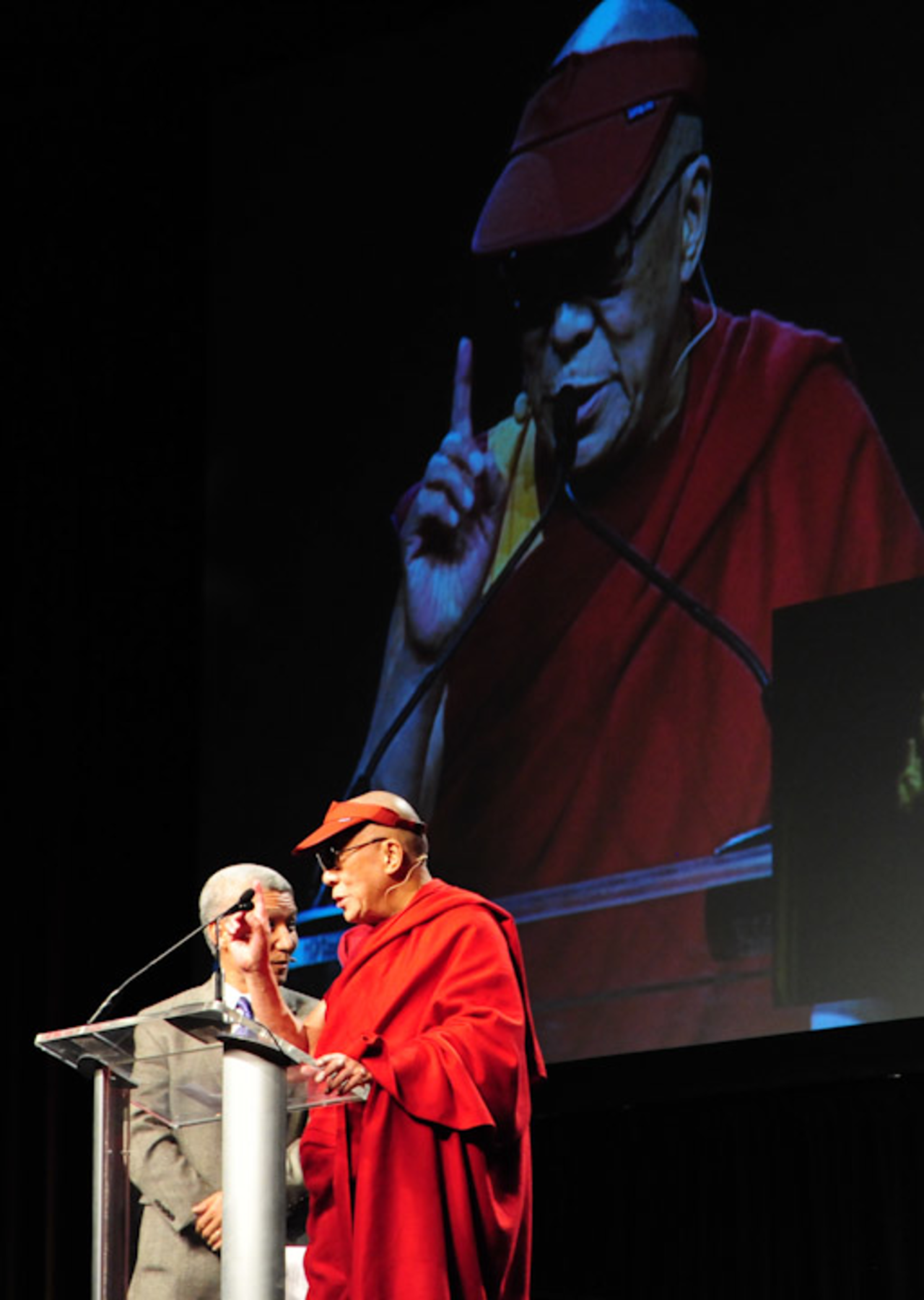 Dalai Lama Accepts Freedom Center Award
