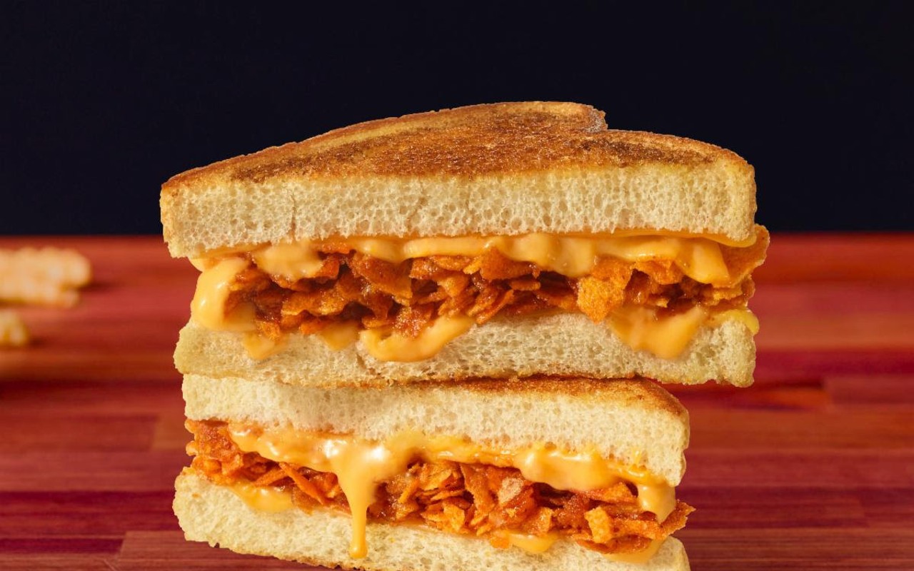 https://media1.citybeat.com/citybeat/imager/frischs-grippos-grilled-cheese-is-back-and-its-so-cincinnati/u/r-big16x10/16622707/frischs_grippos_sandwich.jpg?cb=1704304972