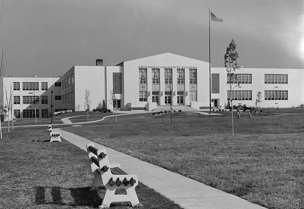 Greenhills Community Building and school, 1938
Photo: Library of Congress