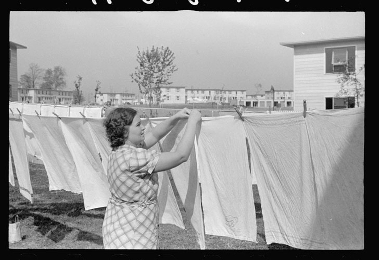 Hanging laundry in Greenhills, 1938
Photo: Library of Congress