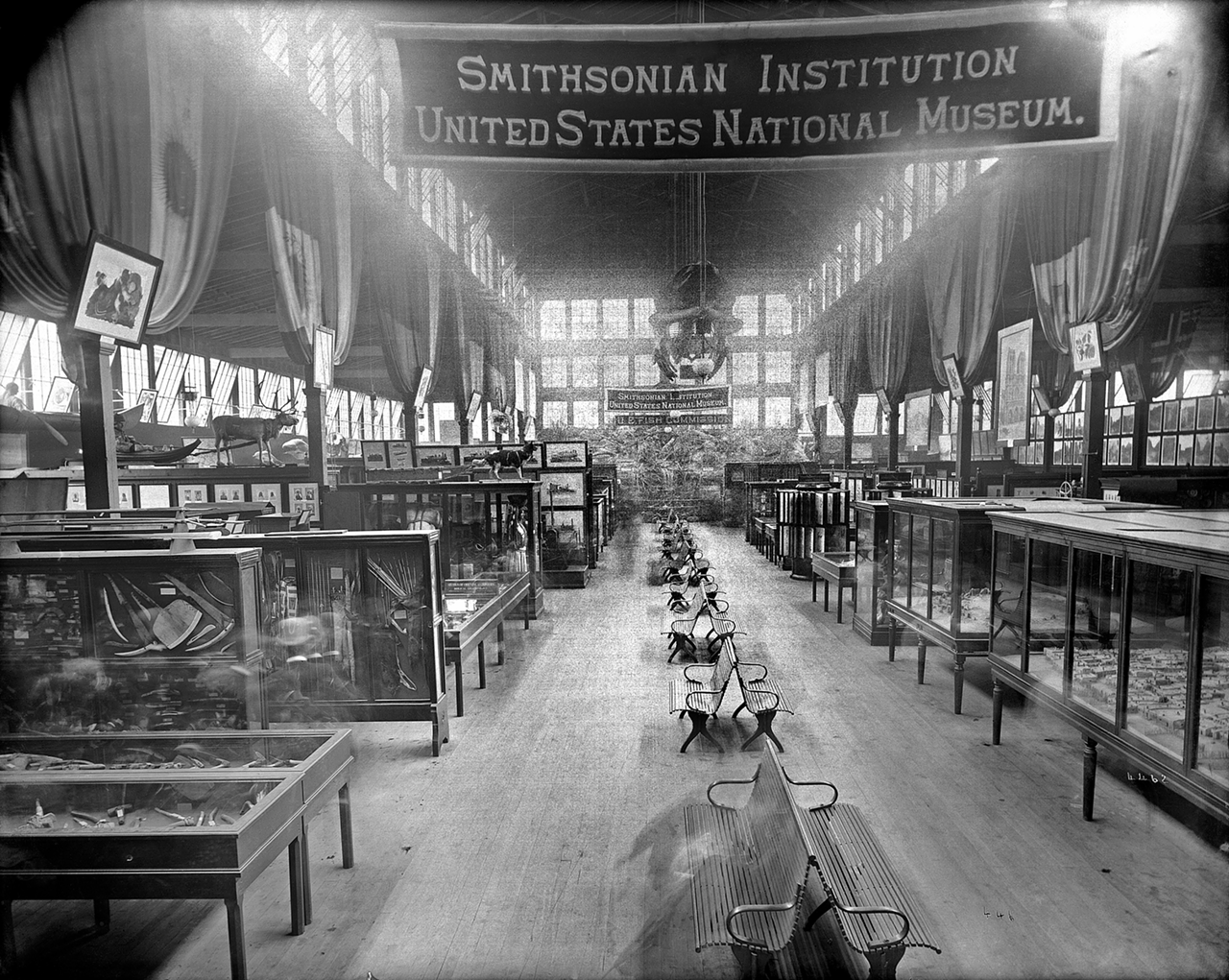 Park Hall housed restaurants and cafés, a hospital, a government display and minerals on loan from Ontario, Canada. Even the Smithsonian Institution contributed a pavilion to Park Hall, coordinating all of the U.S. government exhibits and preparing a display on its own activities and collections. An overview of the Smithsonian Institution's Exhibit Hall.