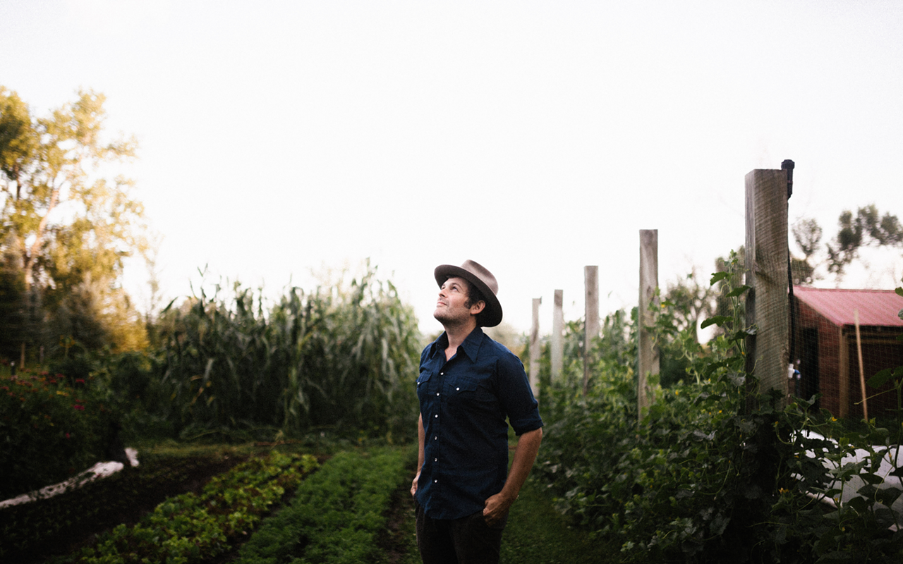 Indie Folk Artist Gregory Alan Isakov Talks Music, Poetry and Horticulture Ahead of Sold-Out Local Concert