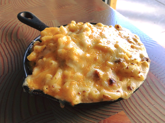 A sizzlin' mac and cheese skillet