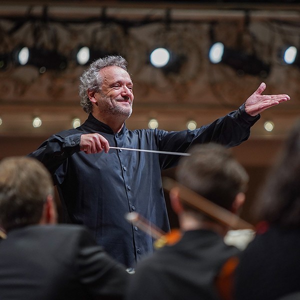 Cincinnati Symphony Orchestra Music Director Louis Langrée conducts the Cincinnati Symphony Orchestra in Rachmaninoff’s Second Symphony in May 2022.