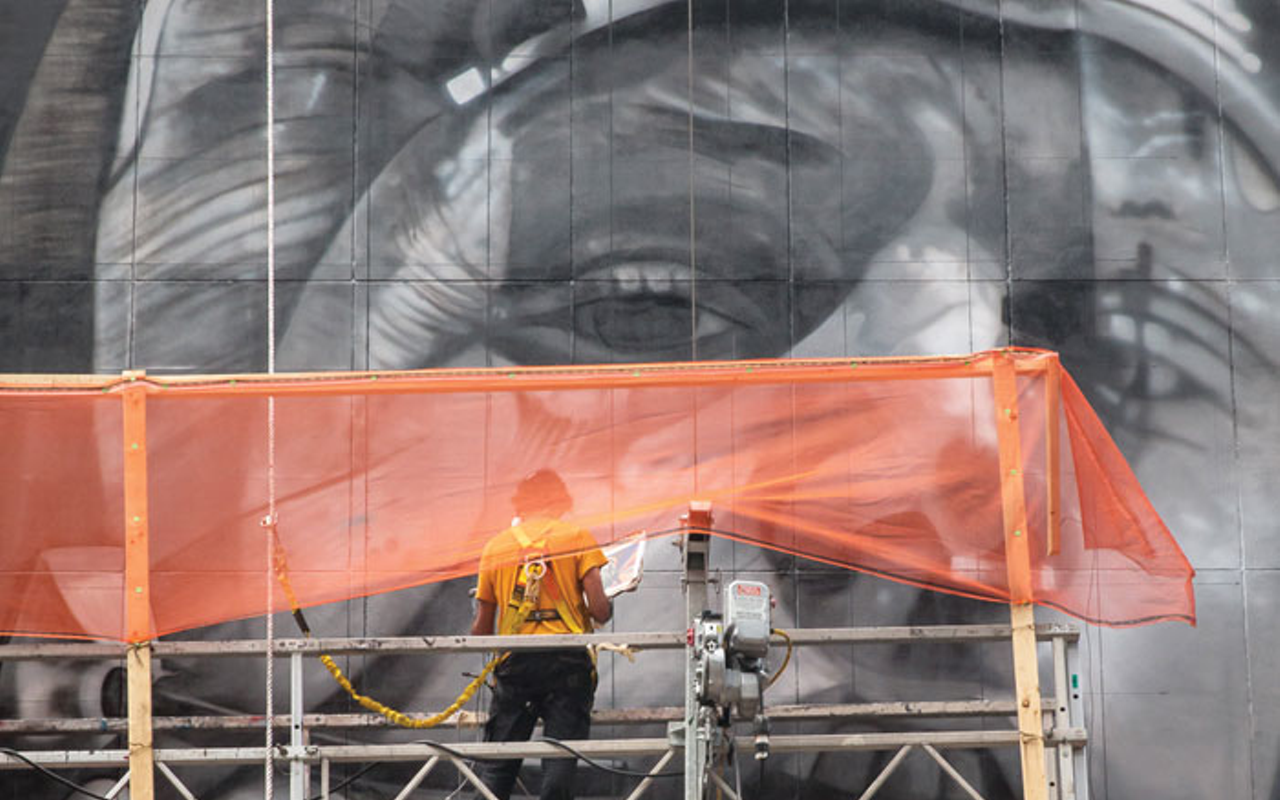Eduardo Kobra at work on the Armstrong mural