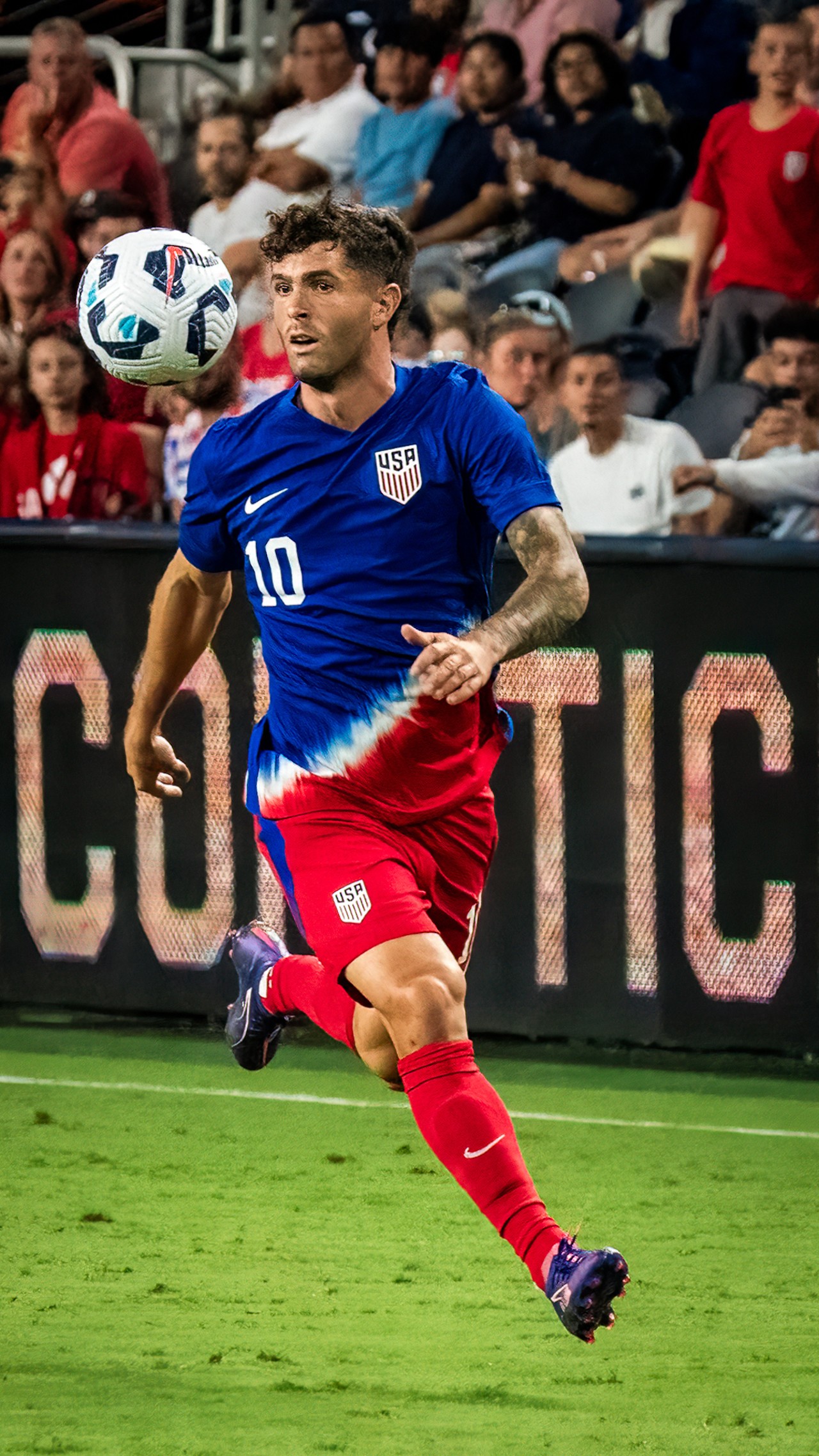 Christian Pulisic settles a lobbed pass and looks towards goal.