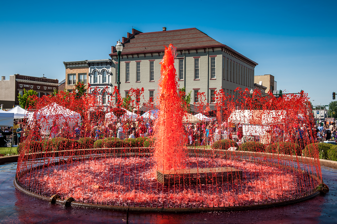 The strawberry-red fountain