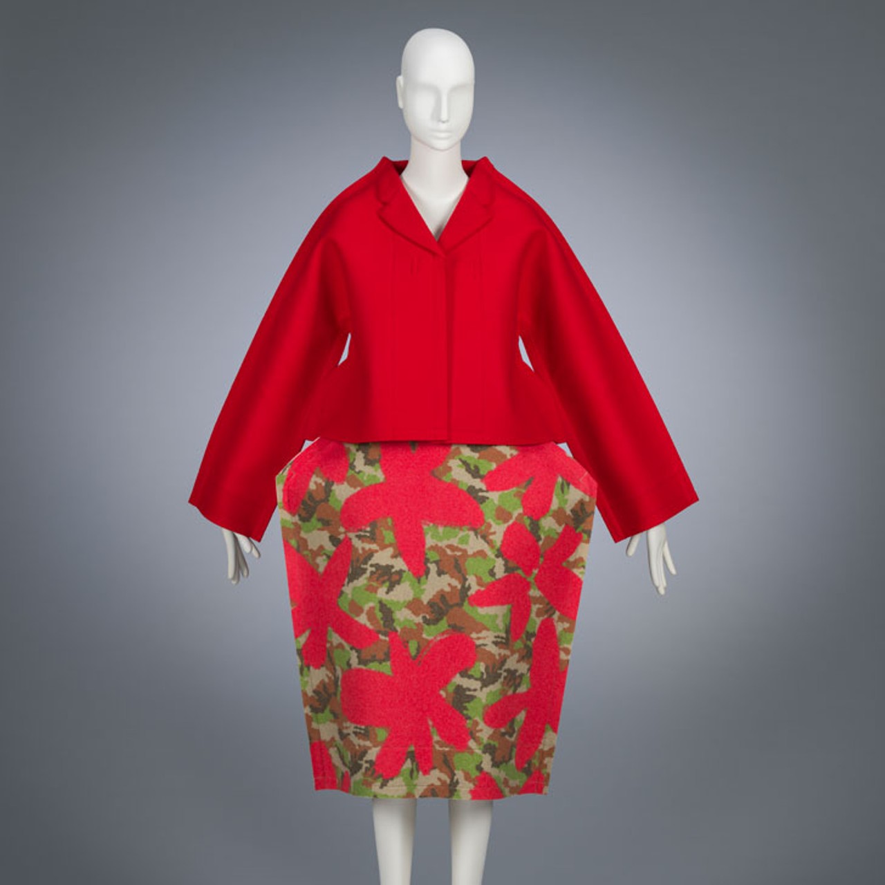 Rei Kawakubo for Comme des Gar?ons, Fall 2012
Cincinnati Art Museum; Museum Purchase: Lawrence Archer Wachs Trust, The Cynthea J. Bogel Collection
Photo by Rob Deslongchamps