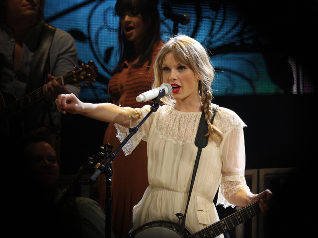 Taylor Swift on tour in Australia in 2012