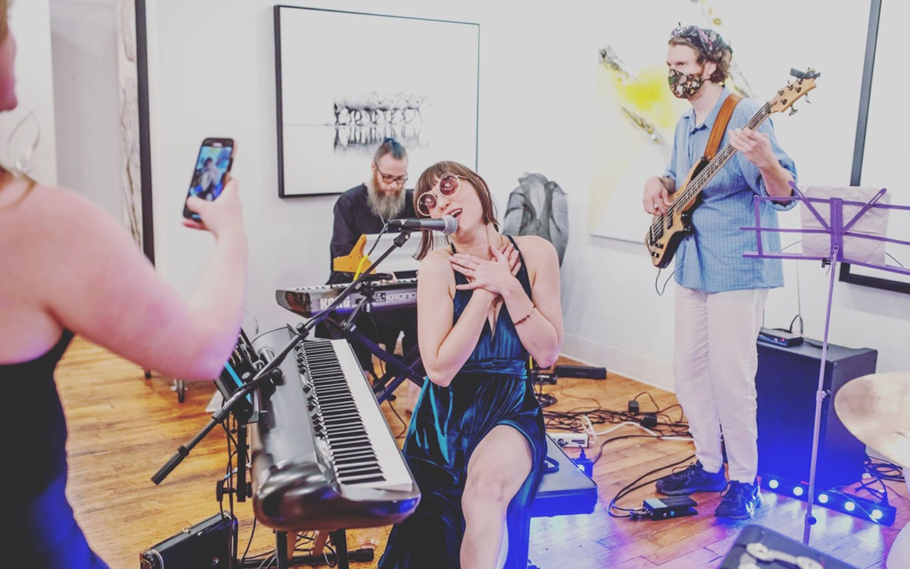 Jess Lamb at a show at ADC Fine Art, with Warren Harrison on keys and Chase Watkins on bass.