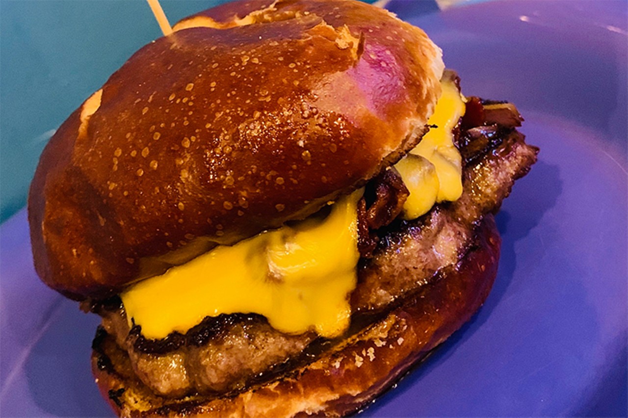 Bucketheads
Vegan patty topped with red onion and American cheese on a pretzel bun.