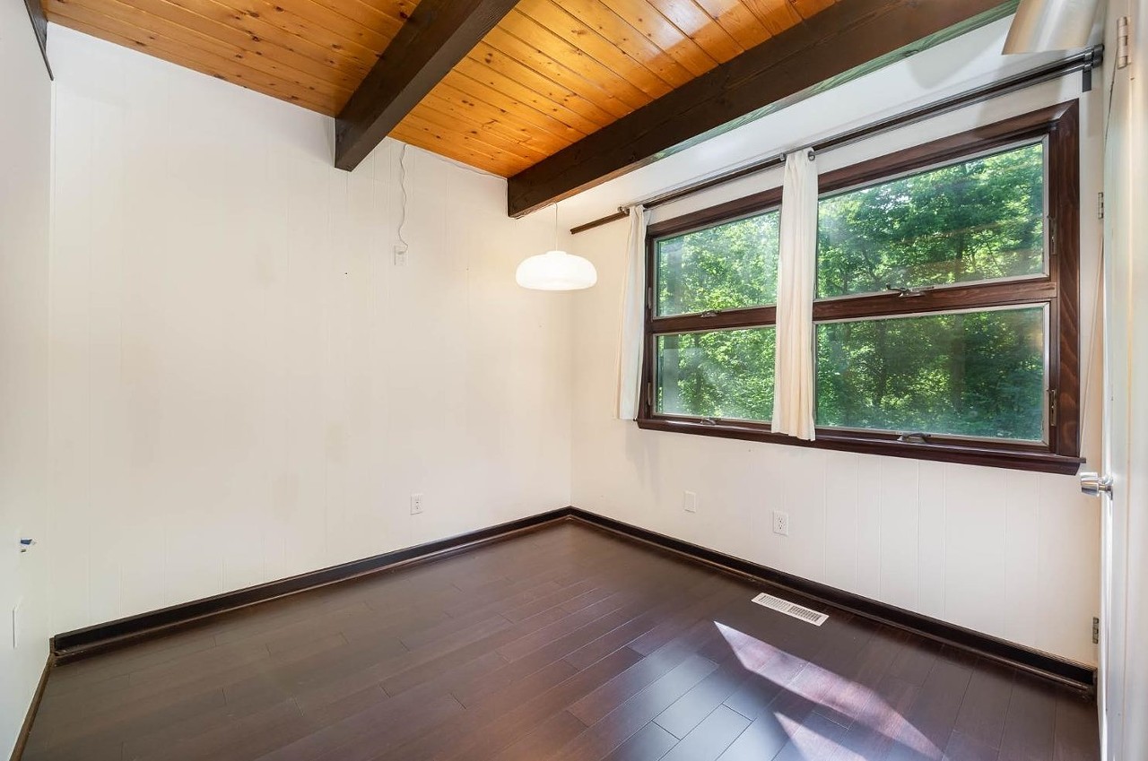 This 1960s Mid-Century Modern Ranch in Finneytown is for Sale for $325,000