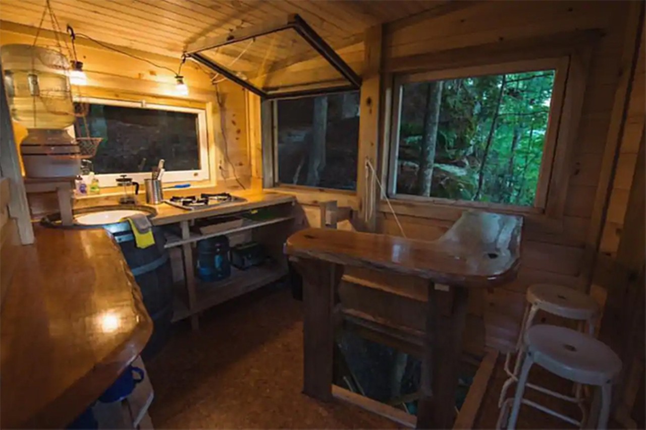 This Epic Red River Gorge Treehouse Requires a 120-Stair Climb Through the Forest