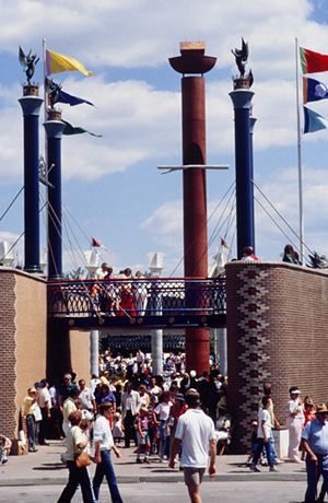 Andrew Leicester's "Cincinnati Gateway" in 1988 - Photo courtesy of the Weston Art Gallery