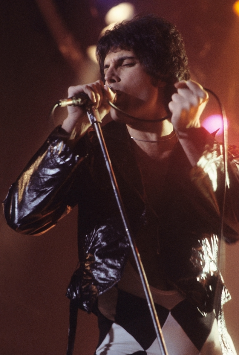 Freddie Mercury fronting Queen in 1978