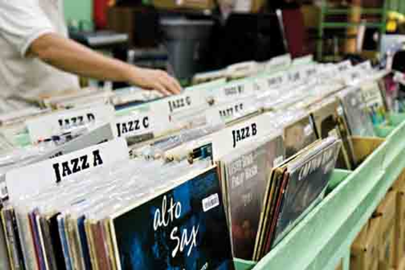 Shopping for vinyl at Northside's Black Plastic (Photo: Laura Cox)