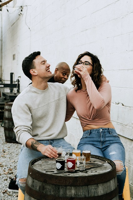 Dave Chappelle and the couple, Tommy and Emily - Photo: Jaycee Marie Photography