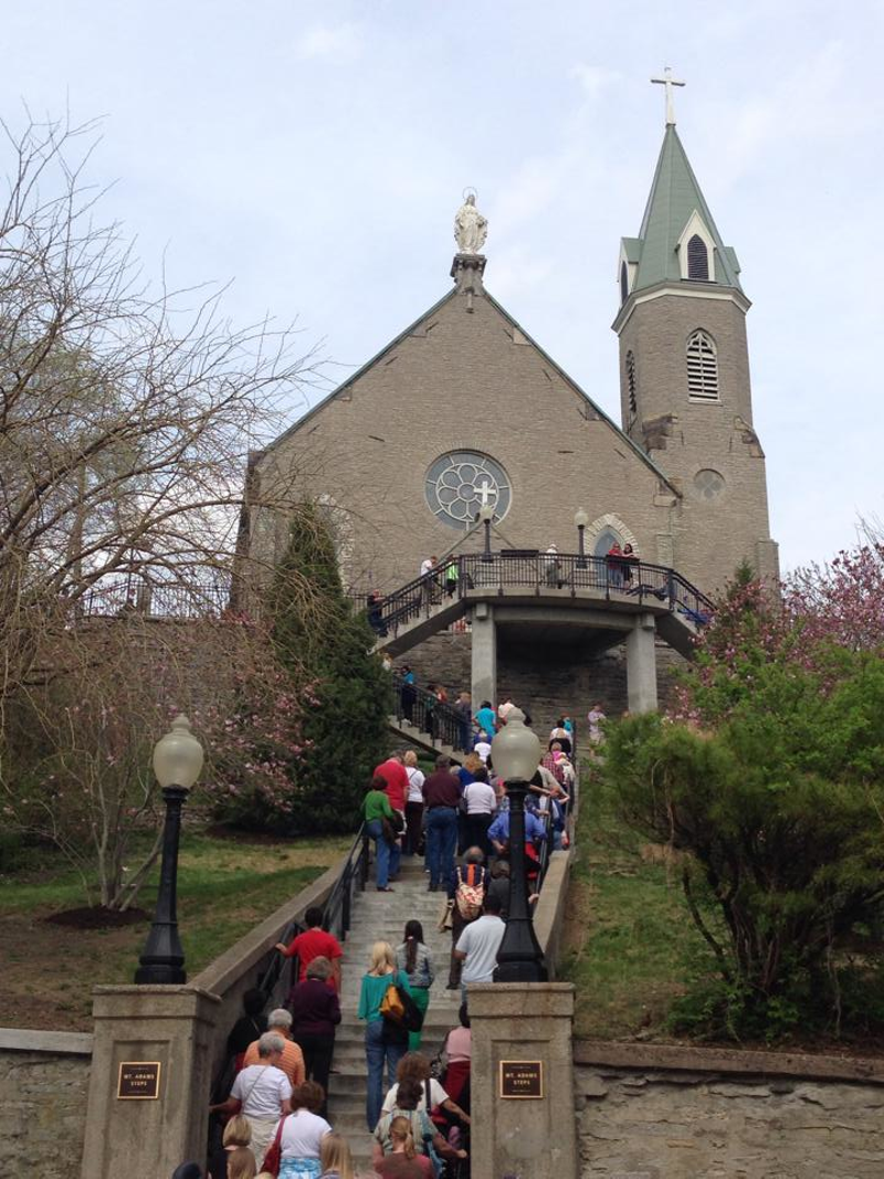 The faithful praying the steps at Holy Cross-Immaculata - Photo: facebook.com/HCIchurch