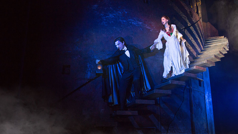 Chris Mann and Katie Travis in "Phantom of the Opera" - Photo: Matthew Murphy