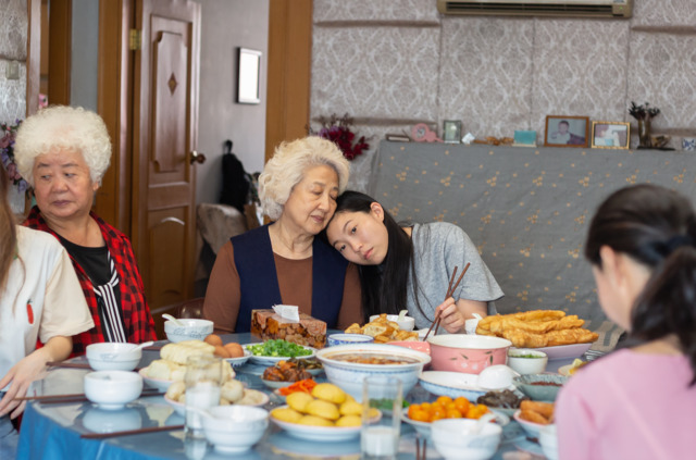 Awkwafina (center right) in "The Farewell" - Photo: Courtesy A24