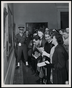 Crowds attending the National Gallery of Art’s exhibition Paintings from the Berlin Museums, March 17–April 25, 1948 - Photo: National Gallery of Art, Washington, D.C., Gallery Archives