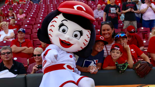 Rosie Red - Photo: mlb.com/reds/fans/mascots