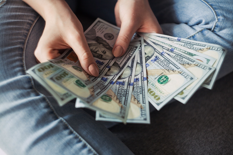 Dollar, dollar bills -- but only if you're vaxed. - Photo: Alexander Mils, Pexels