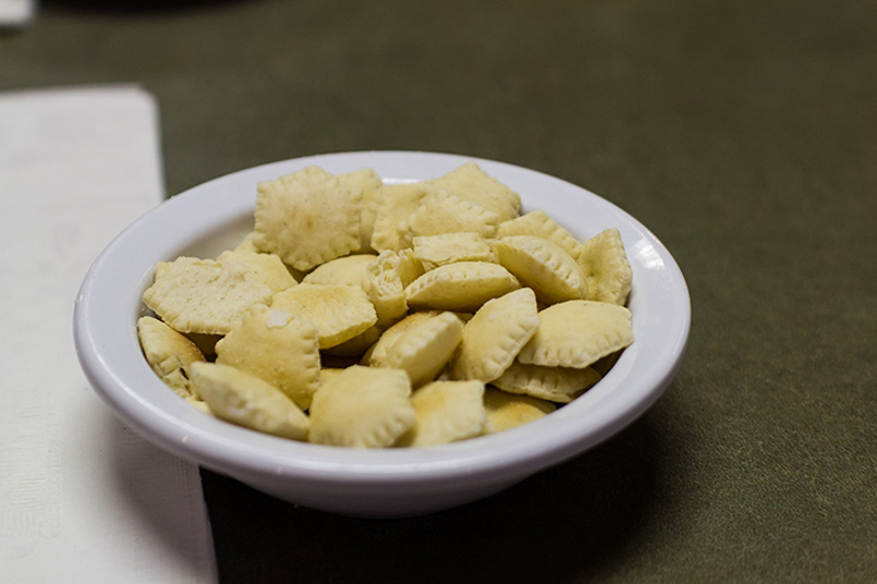Oyster crackers - Photo: Wikimedia/Jason Zhang