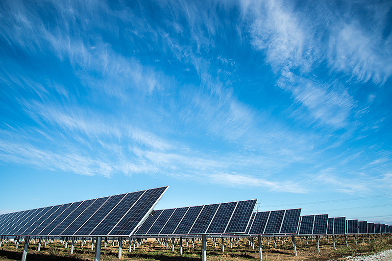 Solar power panels - Photo: American Public Power Association