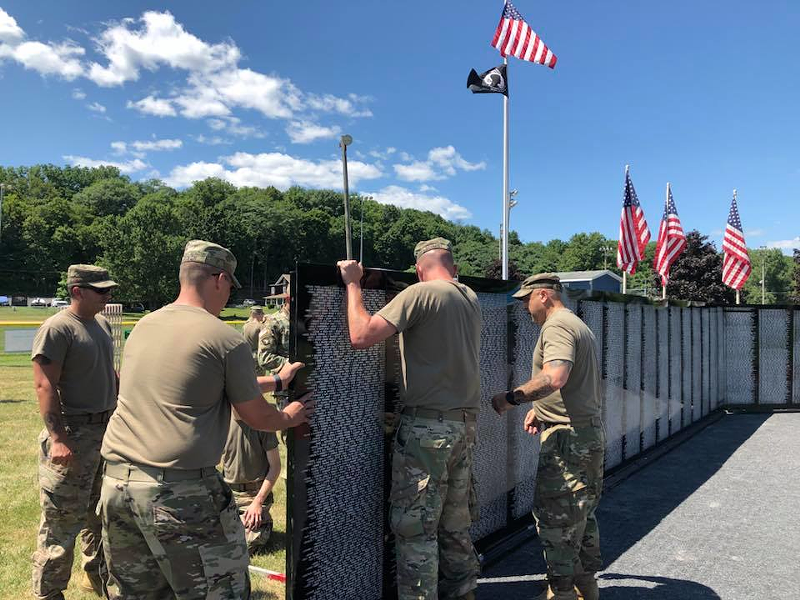 Soldiers assemble the Vietnam Traveling Memorial Wall in Saugerties, New York, in 2018. - Photo: facebook.com/tvtmw