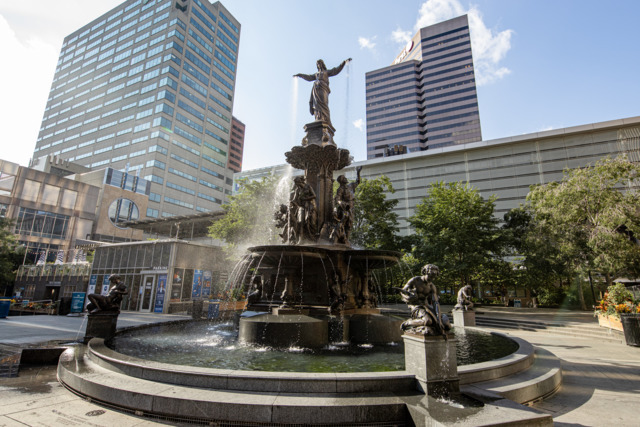 Cincinnati%27s+Fountain+Square+Ice+Rink+Unveils+Its+Frozen+Wonderland