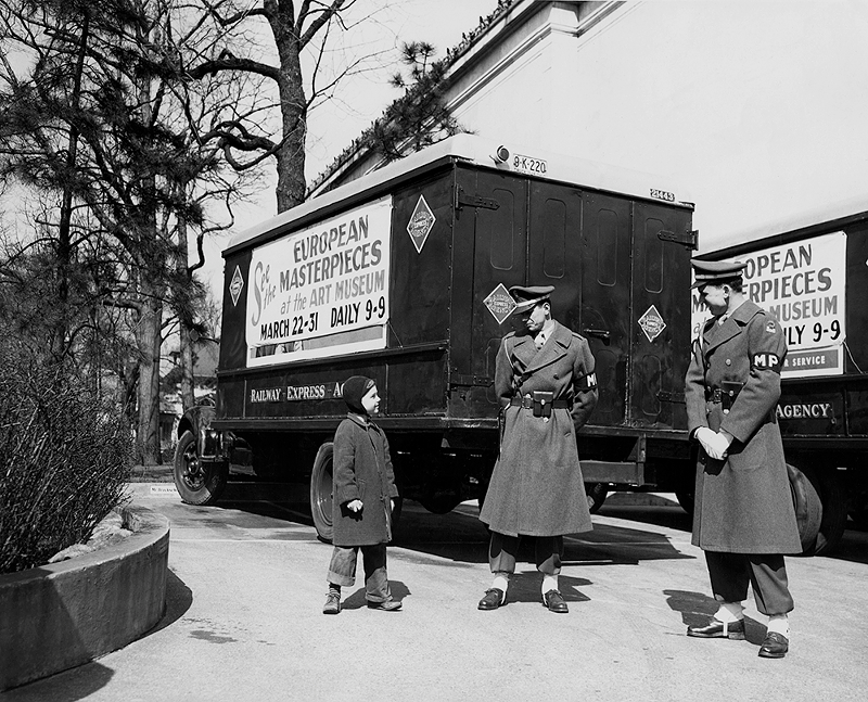 Military transport vans for the exhibition "Paintings from the Berlin Museums" - Photo: Toledo Museum of Art Archives, 7837-13