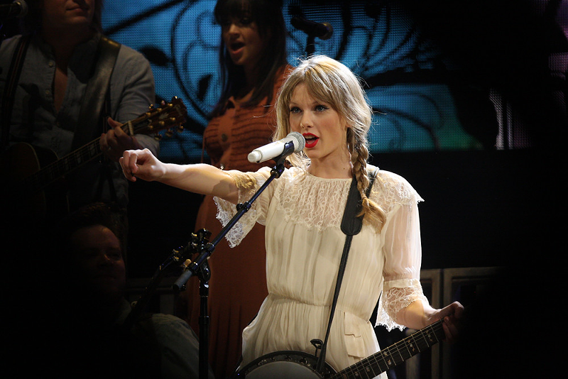 Taylor Swift on tour in Australia in 2012 - PHOTO: CC BY-SA 2.0 // EVA RINALDI FLICKR