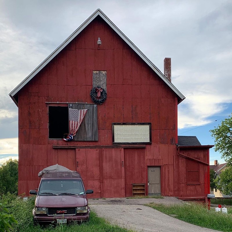 A barn near the Roseville Historic District - @hamiltonarchitecture
