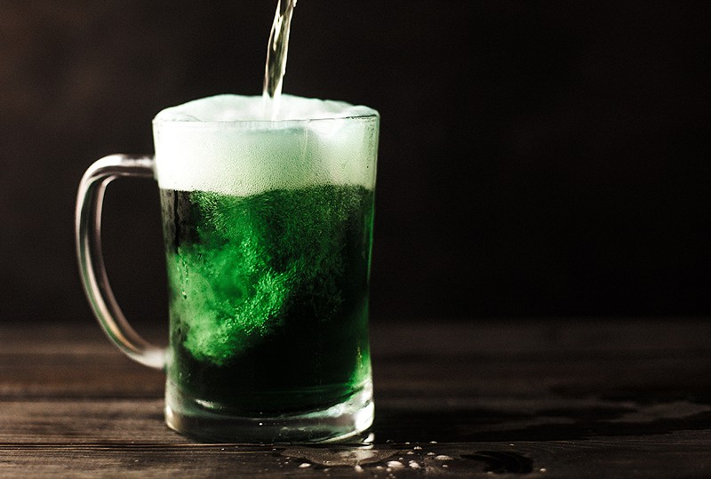 Does green beer make you pee green? - Photo: Patrick Fore, Unsplash