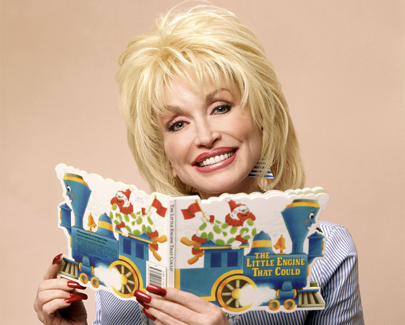 Dolly Parton celebrating Read Across America Day. - Photo: facebook.com/DollyParton