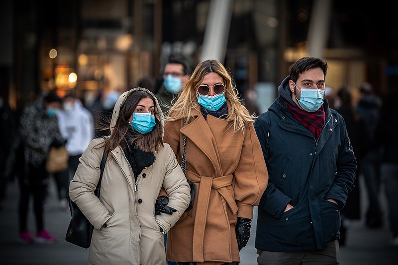 Shifting guidelines on public health measures bred confusion and put the onus for deciding when to mask, test and stay home on individuals. - Photo: Matteo Jorjoson, Unsplash