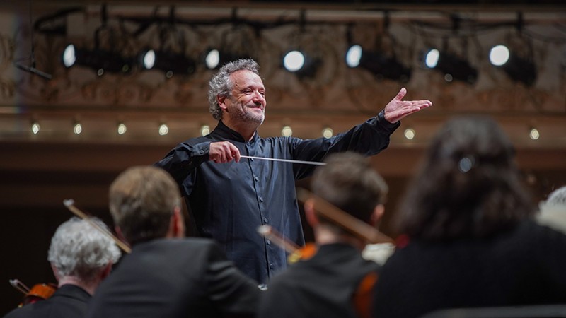 Cincinnati Symphony Orchestra Music Director Louis Langrée conducts the Cincinnati Symphony Orchestra in Rachmaninoff’s Second Symphony in May 2022. - Photo: Mark Lyons