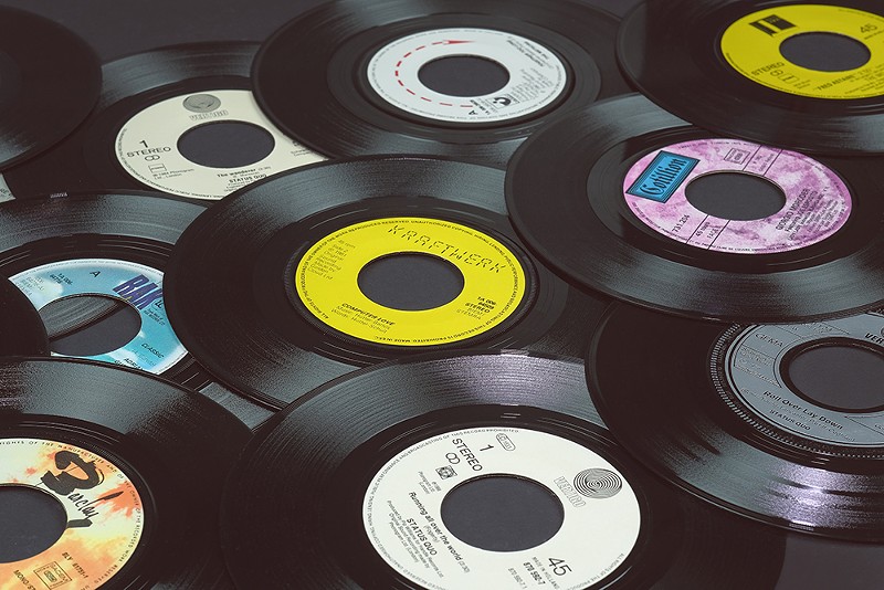 Vinyl records sales recently surpassed CD sales for the first time since 1988. - Photo: Eric Krull, Unsplash