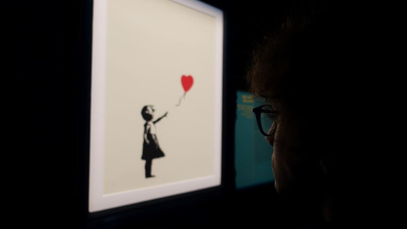 A photo of Banksy's 'Girl with Balloon.' - Photo: Maxim Kotov via Unsplash