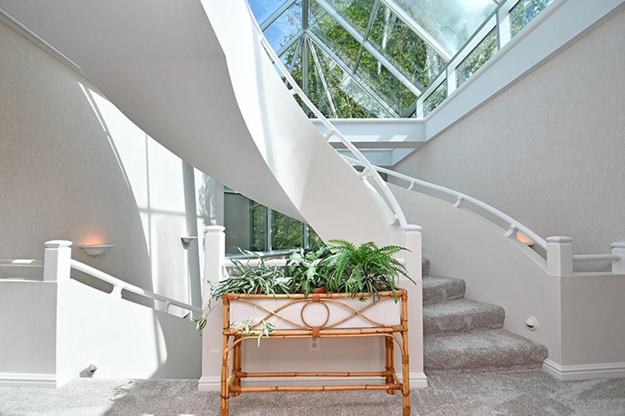 This West Side Mansion is Giving Us Some Major '90s Beach Vibes