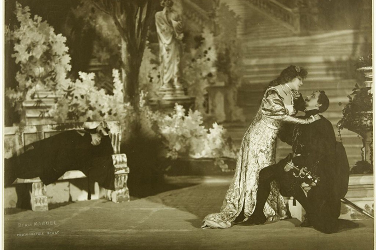 Photo: Henri Manuel. "Sarah Bernhardt as La Thisbe" in Angelo, Tyrant of Padua at the Sarah Bernhardt Theater, 1905, gelatin silver print. Maison Victor Hugo, Paris // Henri Manuel/Maisons de Victor Hugo/Roger-Viollet.