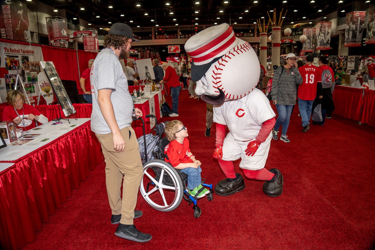 Joey Votto, Nick Senzel Draw Thousands of Cincinnati Reds Fans to