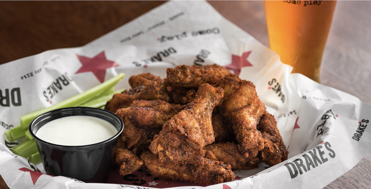 Drake’s: Sriracha Wings
6805 Houston Road, Florence
Six crisp & zesty Sriracha dry rub wings, juicy on the inside & packed with flavor; served with celery & your choice of ranch or blue cheese.